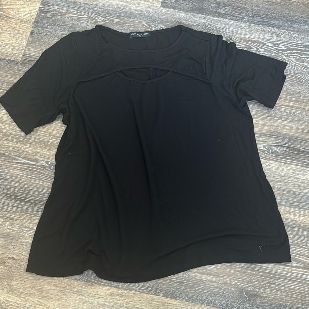 Kim & Cami short sleeve top.